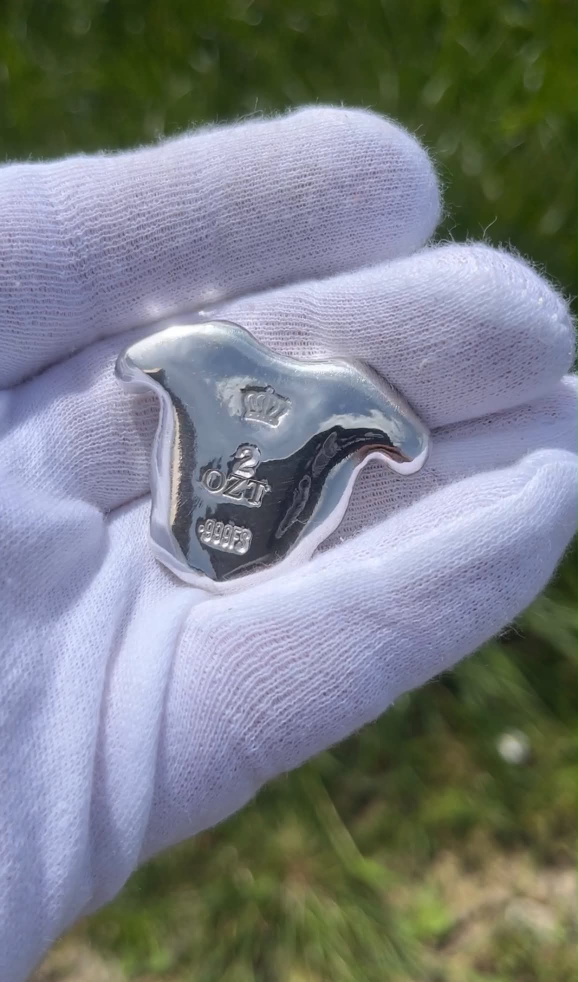 999fs 2ozt Staffy Head, collectable, investment hand poured silver bar